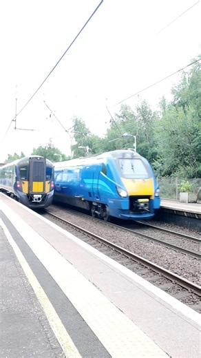 Lumo Class 222 passing Shieldmuir with a service to Stirling #lumo #wcml #trainspotting