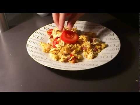 Rührei mit Speck zubereiten - Rezept