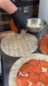 1.7M views · 9.5K reactions | Pizza Quesadilla Loaf! All your cravings, baked into one loaf 燎 | Chefclub Network | Facebook