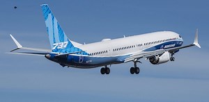 737史上最も長いMAX10が初飛行。設計の限界に挑んだ伸びるギアは何故必要なのか。