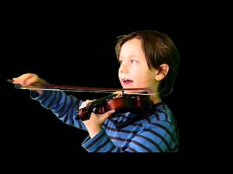 Jamiro (6 Jahre) erklärt die Bratsche
