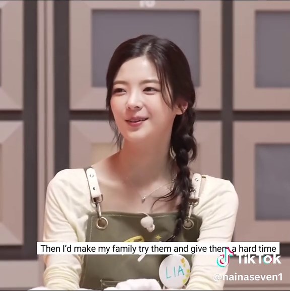Lia from ITZY Shows Off Cooking Skills
