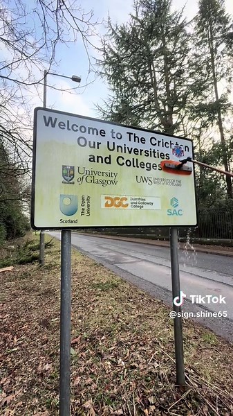 A nice green to clean Sign Shine 👌 #jfsignshine #ASMR #fyp #signcleaning #oddlysatisfying #cleaningtiktok #college #university #greentoclean