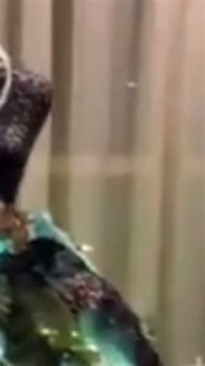 Toni Braxton's XMAS Tree 🎄 Toni Braxton's Christmas Tree Is EVERYTHING 🌟💛🌟#tonibraxton