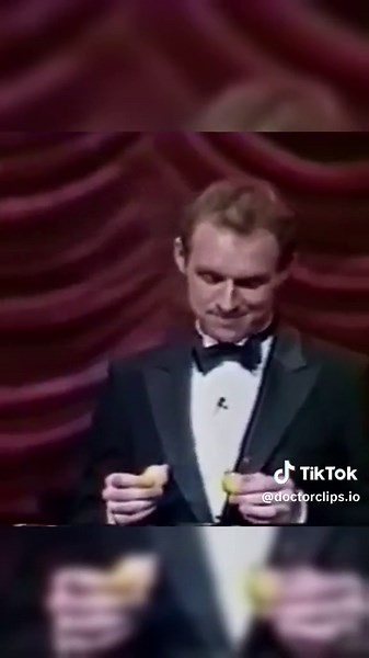 When Michael Davis performed for Ronald Reagan, laughter was guaranteed! 😂🇺🇸 #ComedyClassic #MichaelDavis #PresidentialPerformance #ReaganEra