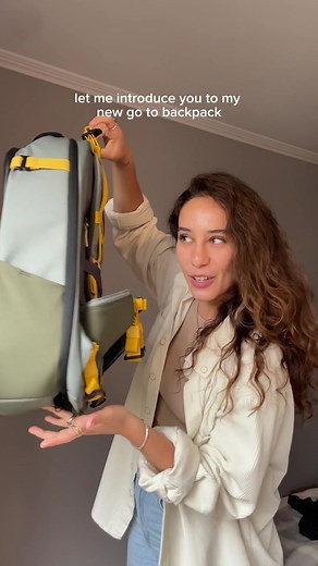 YES, it fits perfectly under the airplane seat✈️ This is the most versatile backpack I’ve ever had😮‍💨