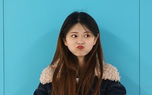 Daily Vlog 1 | 早起化妆&参观英国新摄影展&表情包记录