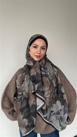 🪽 on Instagram: "Sonbahar ve kış aylarının fav şalı olacak renk ve desende 🤌🏻 #kesfet #keşfetteyiz #reklam yok #tesettur #şal"