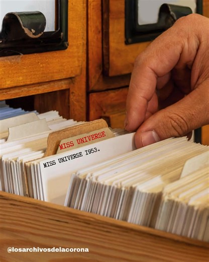 EL PROGRAM BOOK, UNA TRADICIÓN QUE PERDURA: MISS UNIVERSO 1953 Una...