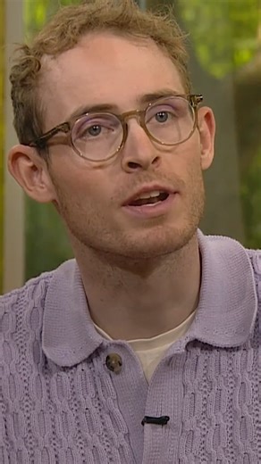 Alle kan nå langt i livet 🙌 Det mener cykelrytter Mattias Skjelmose, der selv havde en svær tid i folkeskolen. Han vil være det forbillede, han selv manglede som barn, som ny ambassadør i Red Barnet. | Go' morgen Danmark og Go' aften Live