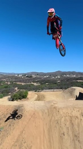 3.2K views · 21 reactions | Watch this motorcycle rider perform a freestyle motocross jump. He executes an incredible trick mid-air before sticking the landing and riding off. #Motocross #Freestyle #Motorcycle #StuntRiding #ExtremeSports | Motocross Qc | Facebook