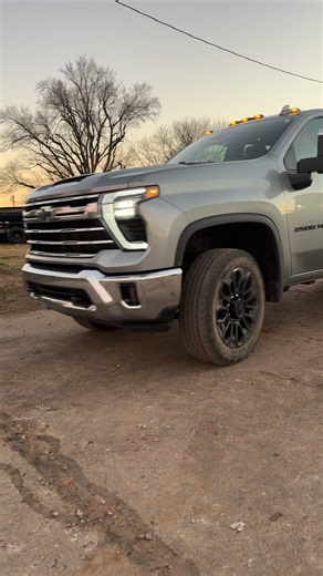 ‼️NEW INSTALL ALERT! We hooked this truck up with a gooseneck hitch install as well as a new PJ LD Flatbed trailer! Call us today to talk to one of our Trailer Experts to get the Truck and Trailer hook up you've been waiting for! 📱(405) 930-6855 SHOP HAPPY HAUL-A-DAYS! 🛒https://www.happytrailers.com/happy-haul-a-days-year-end-blowout-trailer-sale/ | Happy Trailers