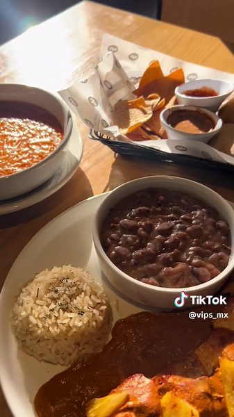 ¿Ya probaste los nuevos platillos de Menú del Día? 😋 Desayunos, comida y cenas completas desde $99 #NosVemosEnVips