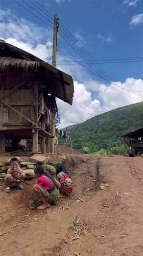 Hmong village at Longcheng #iamdasee #travel #laos #hmong