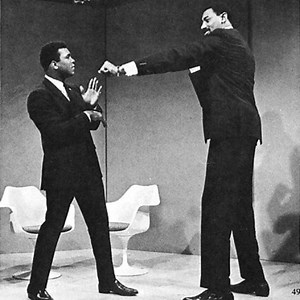 Wilt Chamberlain vs Muhammad Ali: A fight that never happened. In 1971, Wilt Chamberlain wanted to challenge Muhammad Ali in a boxing match for his heavyweight title. Chamberlain was 35 at the time, a year away from retiring from the NBA after 13 seasons with more than 70 records. | Basketball Unleashed