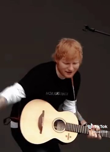 洋楽おすすめ：エド・シーランのライブパフォーマンス『Shape of You』