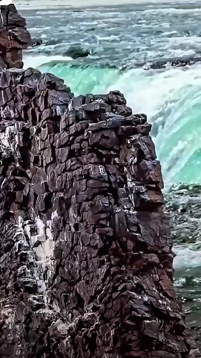 Niagara Falls unravels its mesmerizing embrace! A true testament to the incredible power and beauty of nature.⁠ ⁠ ⁠#niagarafalls #niagarafallsontario #visitniagara #beautifuldestinations #discoveron #explorecanada #ontariocanada #niagarafallscanada #bucketlist #travels #earthfocus #earthpix #canada #exploremore #explore #reels #adventure | Niagara Falls