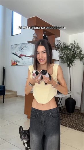 Ana Emilia on Instagram: "Les presento a 2 de sus bebés ❤️"