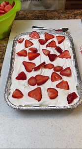 Strawberry Cheesecake Pie 🍓 This summer dessert is here for all of the strawberry and cheesecake lovers, and really if you just enjoy a yummy dessert. You're gonna love this one. (This original video was produced by Network Media, LLC and Sean Makhuli) | Home Hacks & Easy Snacks