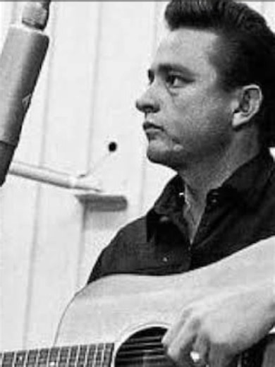 When Johnny Cash was told his music days were over he went back to his roots and played one of the best shows of his life at Folsom prison! #johnnycash #folsomprison
