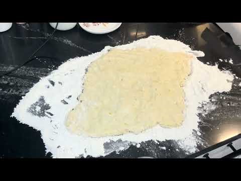 LEMON SCONES!! 🍋 HELLO KITTY COOKBOOK PT.1