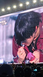 Qué hermoso se ve Jin pintado sus labios para qué sean más irresistible💋🥰😘😘🫦👄👑💄😍 #BTS #kimseokjin #ARMYForeverBangtanForever | Mishell Gomez