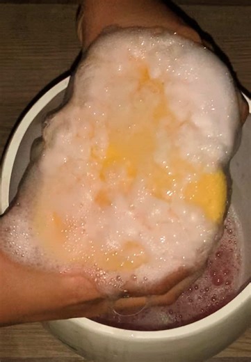 Quick sudsy squeeze with clear peach soap & recycled pinalen. Enjoy your night 🧡🌛 #asmr #asmrsounds #cleantok #spongesqueezing #satisfying