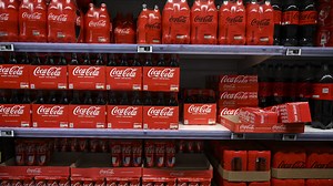 Coca-Cola crée la polémique avec sa publicité de Noël faite par une IA