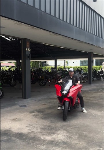 Honda NM4 ใหม่ สภาพพร้อมขับขี่ที่ Thunder Bike