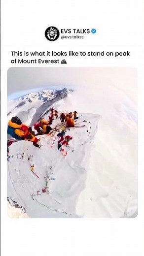 This Hiker Captured the Peak of Mount Everest… And It’s Breathtaking! 😱🏔️✨
