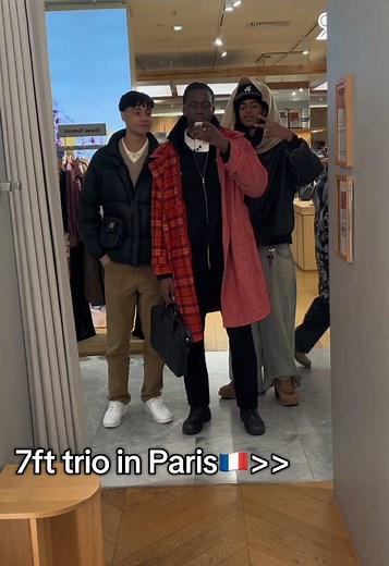 7ft Trio in Paris: A Unique Comeback