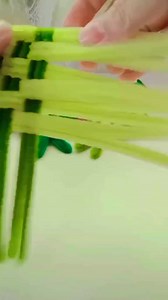 32K views · 220 reactions | Kawat bulu mercy juga ready gaaes.... Polos 18.000/100 btg, 10.000/50 btg dan 5.000/25 btg Glitter 16.000/50 btgdan 10.000/25 btg Pjg-/+ 30 cm Bisa dipesan disini https://shopee.co.id/prilyaolshop Atau pesan via wa.me/6282135971721 Atau 081211212566 #inspirasi #pipecleanerflowerstutorial #tutorial #handmade #diy #diycraft #kerajinantangan #jualkawatbulumercy #pipecleaners #chenille #fuzzywire | Lilik Rusmiati | Facebook