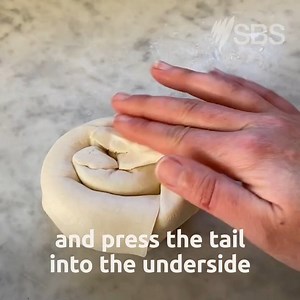 When life gives you non-butter puff pastry, make spring onion pancakes 😋 Get the full recipe from SBS Food here: https://bit.ly/3TA7Kti | SBS Australia