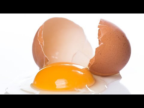 The Biggest Mistakes Everyone Makes When Cracking Eggs