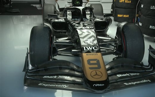 近距离接触F1电影中的APX GP车队