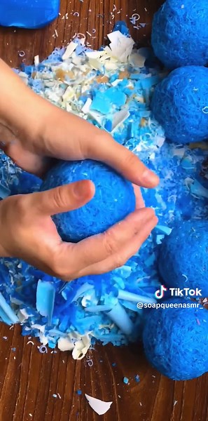 Queen (@soapqueenasmr_) - Satisfying Soap Crushing ASMR Experience