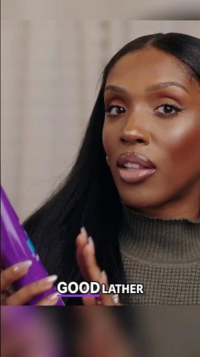 Aussie Miracle Moist Shampoo Review: Shine & Lather Like Never Before