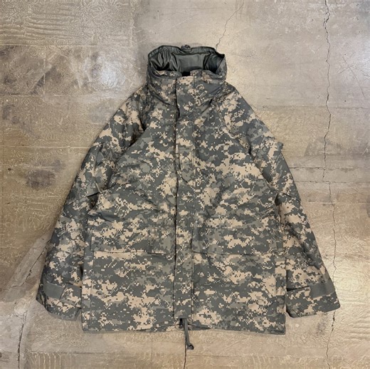 STEPAHEAD 京都店 | ・ ECWCS Gen2 GORE-TEX Parka ACU ・ ・ size Medium-short ・ ・ UCP迷彩=Universal Camouflage Pattern 。いわゆるデジカモ！... | Instagram
