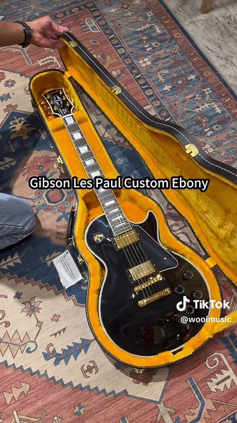 Gibson Custom Shop - Crafting Excellence in Electric Guitars