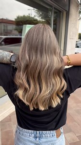 1.1K views · 48 reactions | Un taglio può rovinarti. O farti rinascere. Questa ragazza aveva una capigliatura lunghissima, con dentro tante storie: colori diversi, vecchie schiariture, tracce di cambiamenti passati. Abbiamo passato l’intera giornata insieme, lavorando passo dopo passo per trasformarla in qualcosa di nuovo. Un lavoro lungo, ma necessario. Se anche tu stai cercando un cambiamento, forse è il momento di iniziare dai tuoi capelli #mementohair | Memento Hair | Facebook