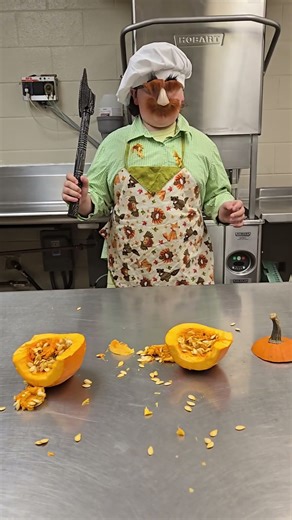 Swedish Chef makes pumpkin pie. #31daysofhalloween