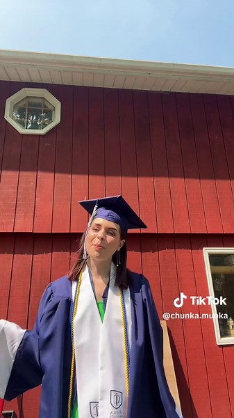 Understanding the Meaning of Graduation in Spanish Education