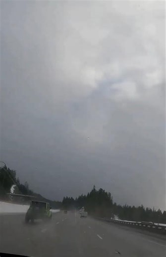 Highway Cars🚗Trucks🚚Icey Roads Slippery I-90 Freeway Snoqualmie Pass [Washington State USA]