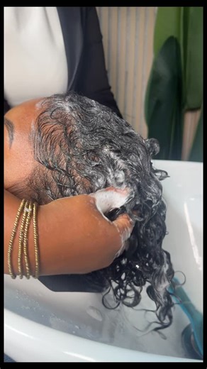 NYC Hairstylist on Instagram: "Sew in leave out with hair included Brazilian body wave 20/22/24 jet black Traditional Install Brooklyn, NY 📍 #nychairstylist #brooklynhairstylist #nycsewin #flatsewin #traditionalsewin"