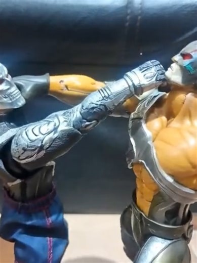 Max Steel Classic Showdown: Psycho vs. Makino