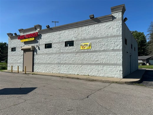 1372 Lake Rd, Clio, MI 48420 - Lake Market Pizza & Deli | LoopNet
