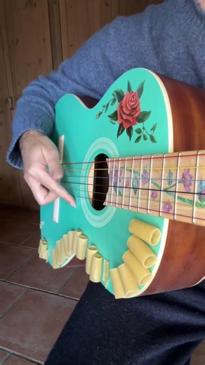 Acoustic strumming pattern easy beginner step by step ez guitar solo