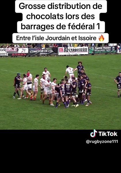 On approche des fêtes de Noël, il est l’heure de la grande distribution de chocolats 🍫🔥🏉#fyp #rugbyleague #rugbytok #viral #rugbylife