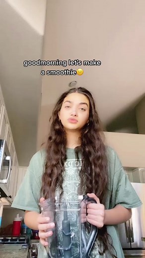 Making a smoothie with GRUMPY LALA 😐 no laughing🥺 #foryou #fyp #viral #grumpy #smoothie #morning