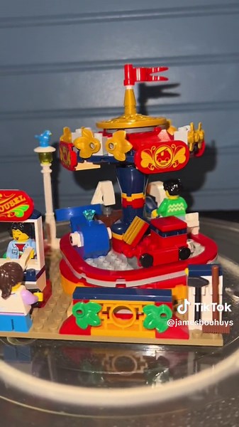 Bou’sLegoReviews Lego: Carousel Ride Set: 40714 Pieces: 232 Cost: $24.95 Overall Thoughts: Fun little set! If you have the roller coaster, 3in1 feeris wheel, or any of the LegoCity carnival packs, this is a must buy. #lego #boureviews #bousbuys